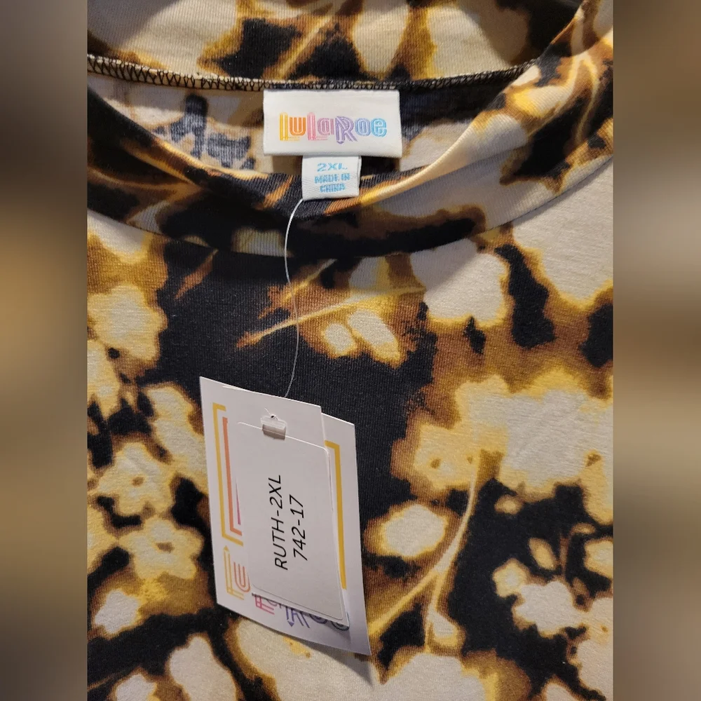 LulaRoe Ruth Top - Picture 2 of 4